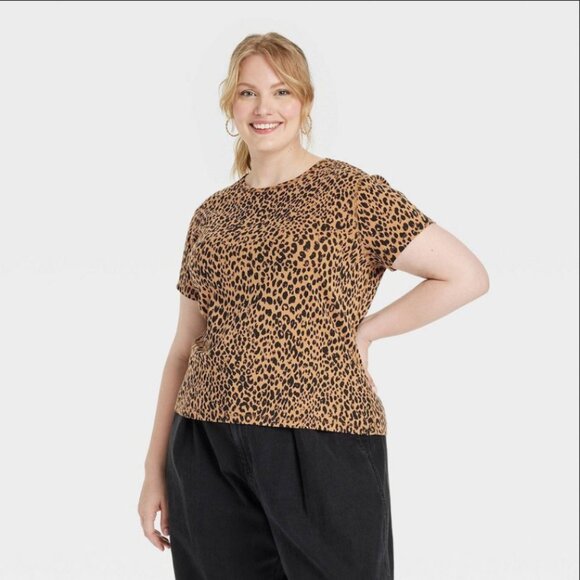 women's Short Sleeve T-Shirt - Universal Thread™ Tan Leopard Spot XXL - Picture 1 of 4